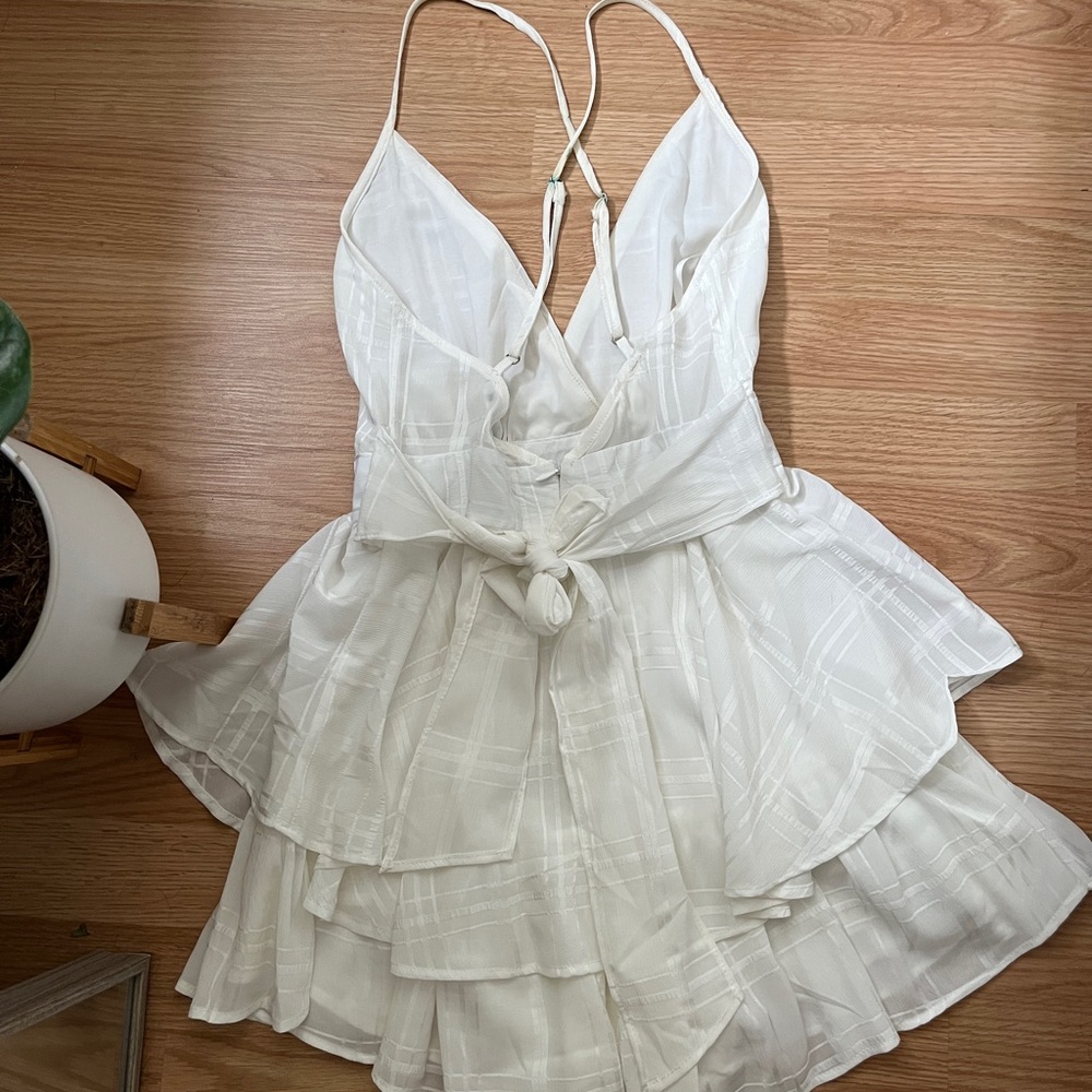 LF White flowy romper - Picture 5 of 11